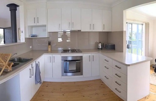 Dalmeny House | Ocean view cottage 5 minute walk from beach!