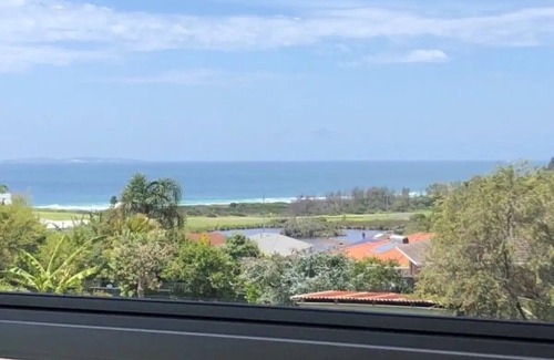 Dalmeny House | Ocean view cottage 5 minute walk from beach!