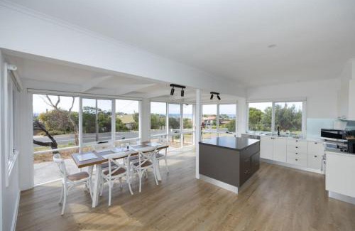 Surf Coast House | Ocean View Cottage - Anglesea