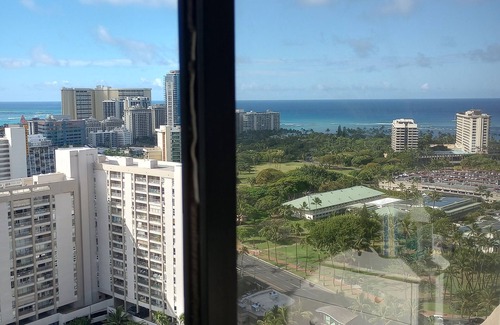 Waikiki Condo | Ocean view Cozy studio condo with gym, AC and kitchenette in Waikiki