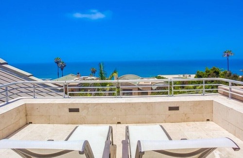 Cardiff-by-the-Sea House | Ocean View Estate ☆ Walk to Beach ☆ 6 Outdoor Spaces