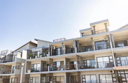 Winklespruit Apartment | Ocean View Escape with Private Rooftop -Sancta Maria
