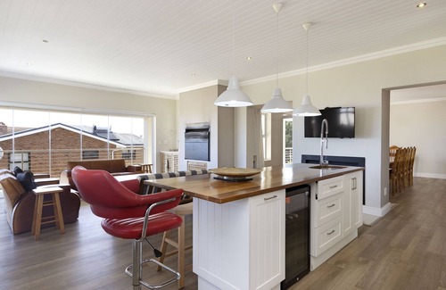 Sandbaai House | Ocean View Family Beach House