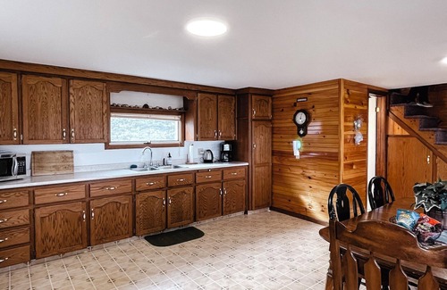 Tignish Cottage | Ocean View, Family-sized, sleeps 11, two full bath & 2 min to the beach Pets :)