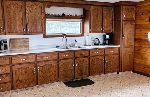 Tignish Cottage | Ocean View, Family-sized, sleeps 11, two full bath & 2 min to the beach Pets :)