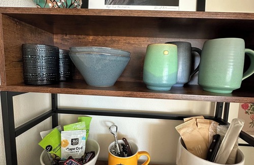 Marine Terrace Cottage | Ocean View Guesthouse with King sized bed & 5 min walk to sea+Fiscalini trails.