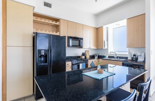 Hellman Street Condo | Ocean View/High-Rise Condo/Downtown/Parking