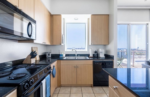 Hellman Street Condo | Ocean View/High-Rise Condo/Downtown/Parking