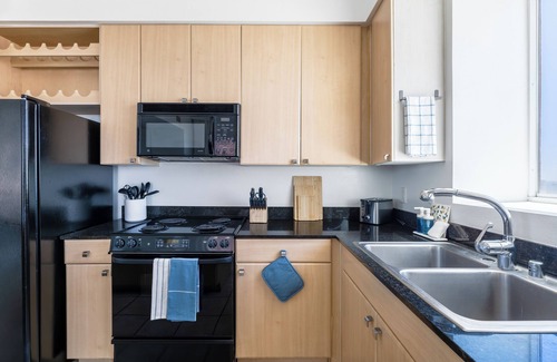 Hellman Street Condo | Ocean View/High-Rise Condo/Downtown/Parking