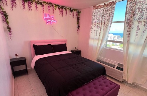 Isla Grande Apartment | ocean view highrise 1 bedroom near beach