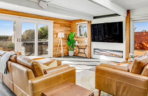Sereno del Mar House | Ocean-view home and guest house with private hot tub, WiFi, and washer/dryer