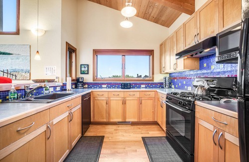 Sea Ranch House | Ocean-View Home Near Pebble Beach with Private Hot Tub, Shared Pool, & WiFi