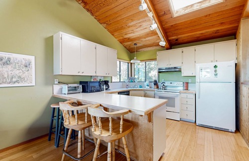 Sea Ranch House | Ocean View Home near Shell Beach w/Hot Tub, Fireplace, Shared Pool - Dogs OK