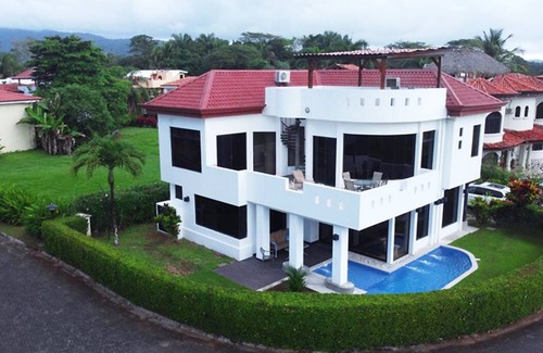 Playa Hermosa House | Ocean-View Home! New Remodel 2025! 4 BR, Rooftop Terrace, Sundeck, and SURF!