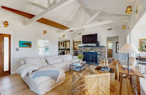 East Mesa House | Ocean View Home on the Bluffs next to Shoreline Park - private hot tub & bbq