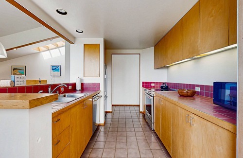 Sea Ranch House | Ocean View Home with Private Hot Tub and Shared Pools and Saunas