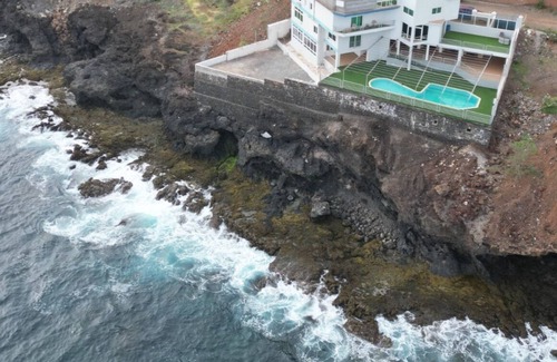 Praia House | OCEAN VIEW HOUSE IN A HILL SIDE