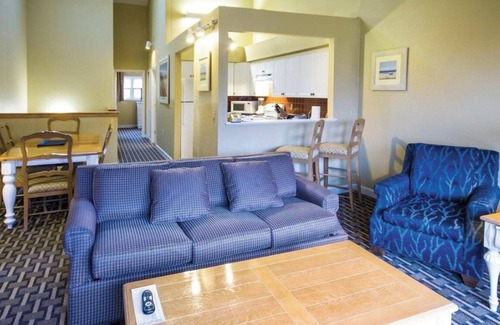 Jamestown House | Ocean View Jamestown Across from Newport RI-The NewportOverlook n2BR townhouse