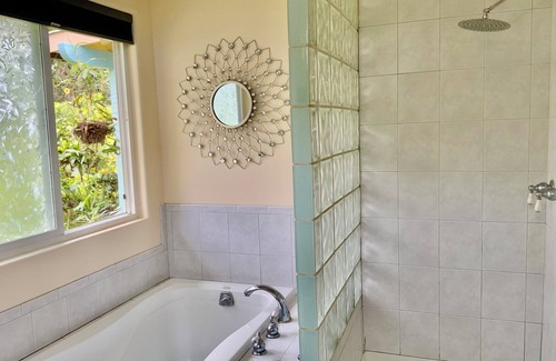 Holualoa House | Ocean View - King BednSelf Checkin-Out - Private Entry and Lanai