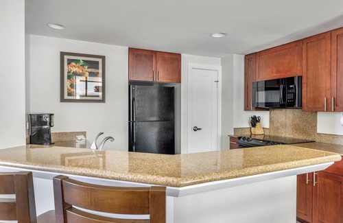 Waikiki Condo | Ocean View! Lagoon Tower! Family Friendly Resort! Beautiful Hilton Condo On Waikiki Beach!