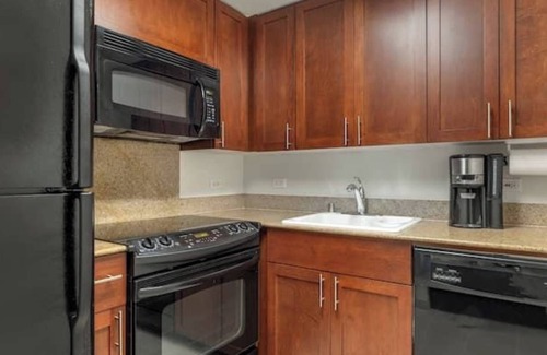 Waikiki Condo | Ocean View! Lagoon Tower! Family Friendly Resort! Beautiful Hilton Condo On Waikiki Beach!