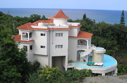 Los Maestros Villa | Ocean view, large pool, waterfall, cinema, gym, near the beach, STAFF INCLUDED.