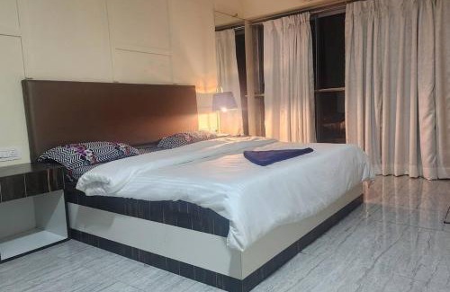 Malabar Hill Apartment | Ocean View Luxury Designer condo