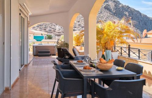 Los Cristianos Villa | Ocean View Luxury Villa