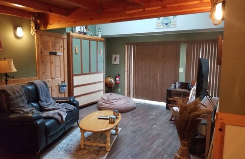Eddyville Condo | Ocean View, Minutes Walk to Nye Beach
