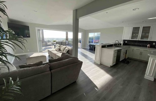 Fire Mountain House | Ocean View Poolside Retreatn