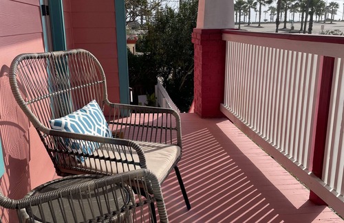 Galveston House | Ocean View Rental two blocks from Pleasure Pier- UpstairsUnit