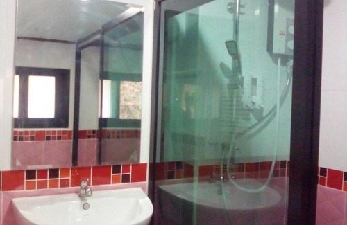 Tha Thaewawong Bed & Breakfast | Ocean View Resort - Koh Sichang