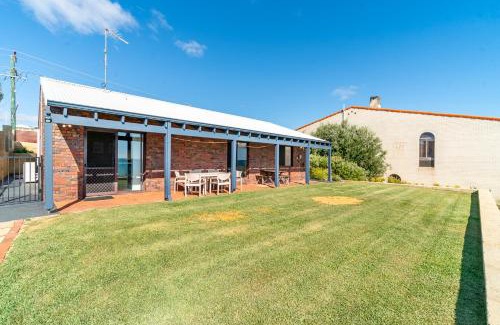 Guilderton House | Ocean View Retreat - Best View in town