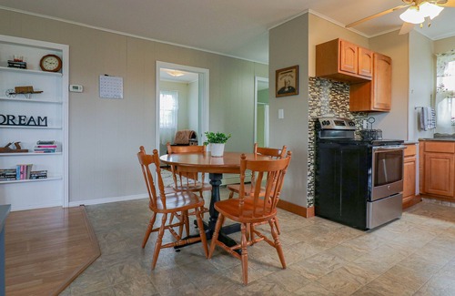 Stanley Bridge House | Ocean View Retreat on the Cavendish Road - Walk to Restaurants and Shops