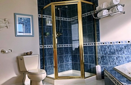 White Rock House | Ocean view room with balcony, Jet tub-----5 Min walk to the beach!