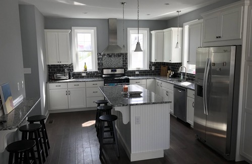 North End House | Ocean View Single , 5 Bdrm, 3.5 Bath, Parking 4, 1 Block 2 Beach, Elevator