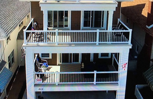 North End House | Ocean View Single , 5 Bdrm, 3.5 Bath, Parking 4, 1 Block 2 Beach, Elevator