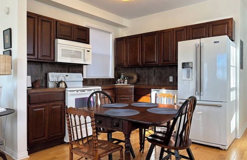 St. Andrews Apartment | Ocean view stay on Vibrant Water St.