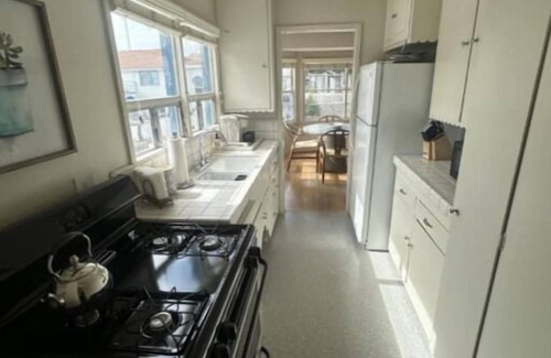 Hermosa Beach Apartment | Ocean View, Steps to the Beach!