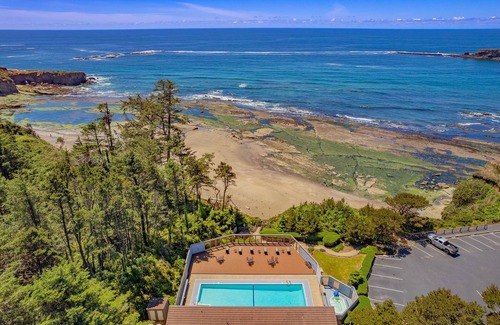 Otter Rock Apartment | Ocean View Studio with Full Kitchen and King Bed