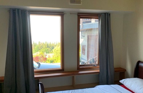 Gibsons Bed & Breakfast | Ocean View Sunshine Coast Affordable 1 Bedroom Suite