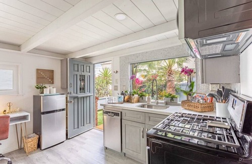 El Porto Apartment | Ocean View Surf Studio with Patio & Parking, Steps to Beach
