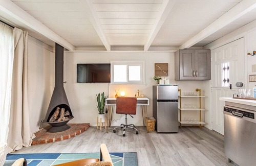 El Porto Apartment | Ocean View Surf Studio with Patio & Parking, Steps to Beach