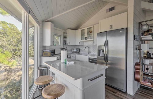 Sea Pines House | Ocean-View Treetop Escape w/Fire Pit!
