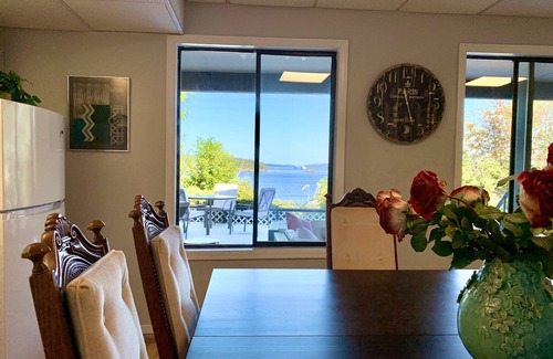 North Saanich House | Ocean-view villa, close to the airport and ferry. Perfect for family vacations.