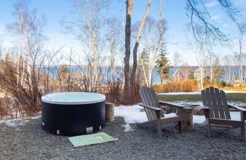 Feltzen South House | Ocean View Villa with Hot Tub and Movie Theatre