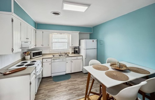 Ocean Isle Beach Apartment | Ocean View with Pool and Sundeck