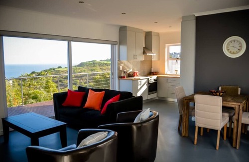 Knysna Villa | Ocean View - wonderful 5 Bedroom house with solar inverter & pool.n
