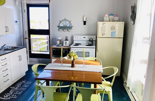 Cape May Apartment | Ocean Views 1 block from Beach 3 blocks from Washington Square