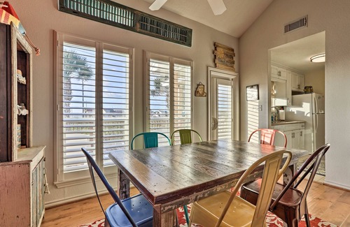 Isla Del Sol House | Ocean Views & 2 Decks: Beach House in Galveston